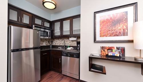 Studio Suite, 1 Queen Bed, Kitchen