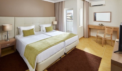 Suite, Pool View