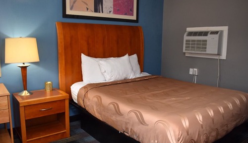 Standard Room, 1 Queen Bed