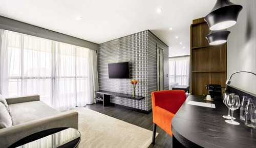 Executive Suite, 1 King Bed with Sofa bed