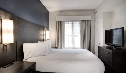 Suite, 1 Bedroom, Non Smoking (Mobility/Hearing Access, Roll-In Shwr)