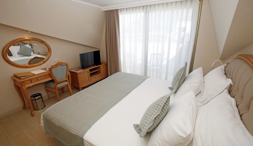 Comfort Suite, 1 Bedroom, Partial Sea View