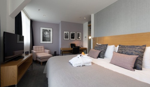 Deluxe Room, 1 King Bed (with Balcony)