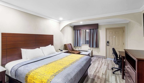 Suite, 1 King Bed, Non Smoking (Mini)