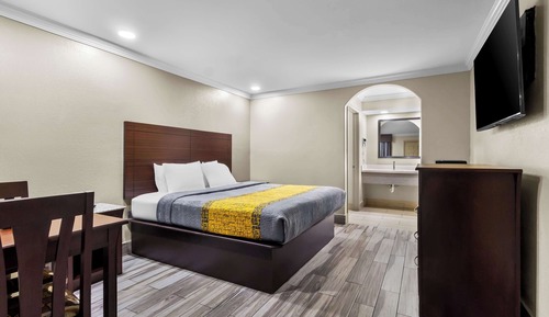 Room, 1 King Bed, Smoking