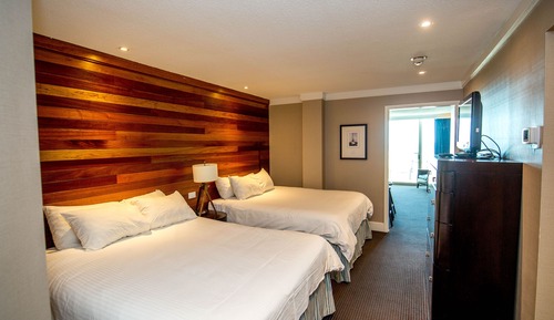 (IV) Oceanfront Suite