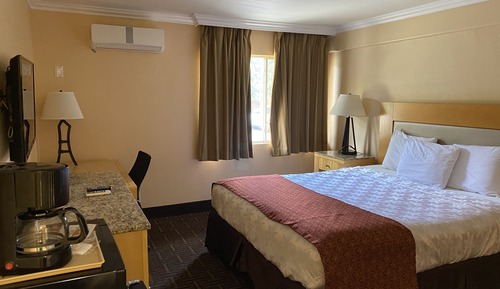 Standard Room, 1 King Bed