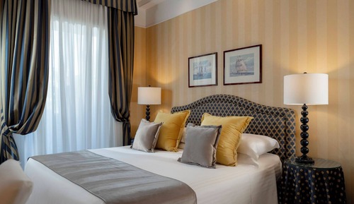 Room (Flex, change room during stay)