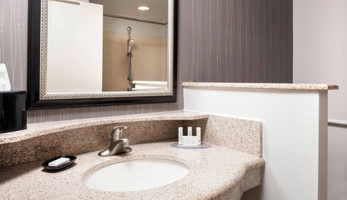Room, 2 Queen Beds, Non Smoking (Mobility/Hearing Accessible, Tub)