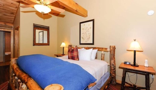 Cottage, 1 King Bed (Spruce) (Semi-Detached) (Not Pet Friendly)