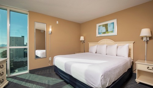 Corner Three-Bedroom Suite - Ocean Front