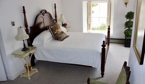 Honeymoon Suite