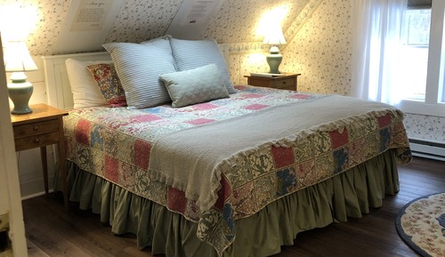 Room, Private Bathroom (Poet's Room)