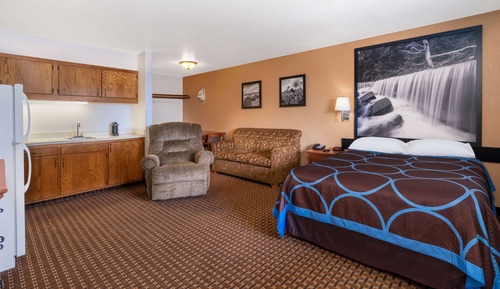 Suite, 1 Queen Bed, Non Smoking