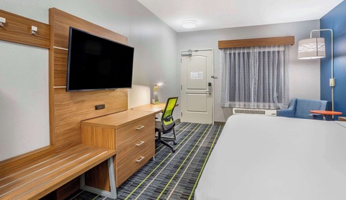 Standard Room, 1 King Bed, Non Smoking