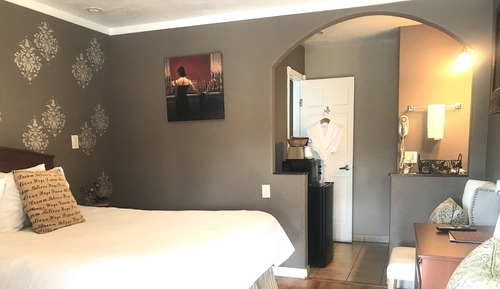 Standard Room, 1 Queen Bed