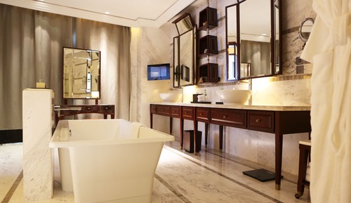 Deluxe Room, 1 King Bed