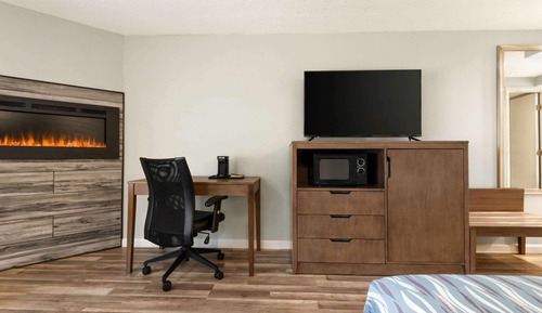 Premier Room, 1 King Bed, Balcony (River, Fireplace)
