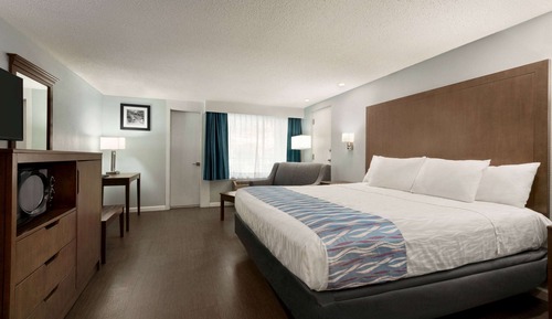 Deluxe Room, 1 King Bed, Balcony (River)