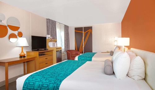 Upgraded, Room, 2 Queen Beds, Non Smoking