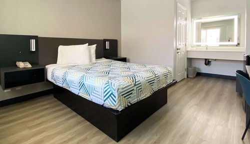Standard Room, 1 Queen Bed, Non Smoking