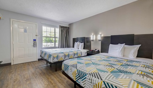 Standard Room, 2 Queen Beds, Accessible, Smoking