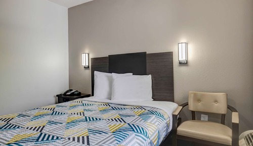 Standard Room, 1 Queen Bed, Smoking, Refrigerator & Microwave