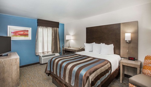 Room, 1 Queen Bed, Non Smoking (Highway Facing)