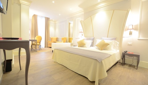 Deluxe Triple Room