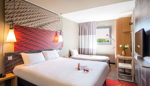 Chambre triple avec 1 lit double et 1 lit d'appoint
