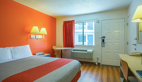 Deluxe Room, 1 Queen Bed, Accessible, Non Smoking