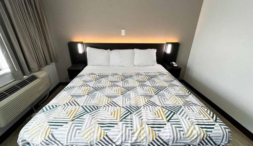 Standard Room, 1 King Bed, Non Smoking, Kitchenette