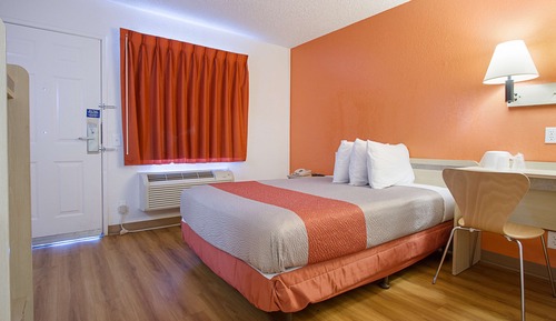 Deluxe Room, 1 Queen Bed, Accessible, Non Smoking