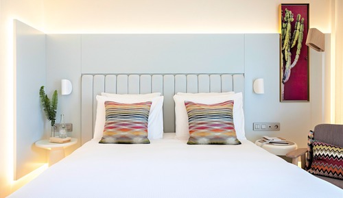 Deluxe Room, 1 Queen Bed, Balcony