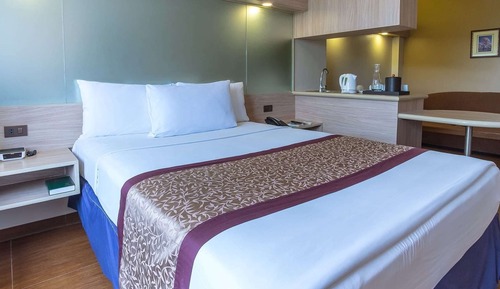 Suite, 1 Queen Bed, Accessible, Non Smoking