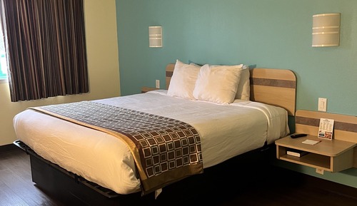 Room, 1 King Bed, Accessible, Non Smoking (Mobility Bathtub w/Grab Bars)