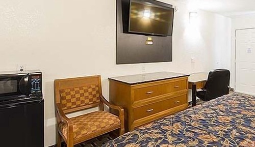 Deluxe Suite, 1 King Bed, Accessible, Non Smoking