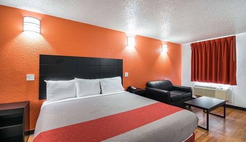 Deluxe Room, 1 King Bed, Non Smoking, Refrigerator & Microwave
