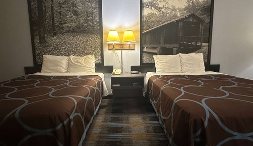 Deluxe Room, 2 Queen Beds, Smoking