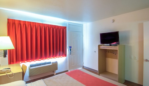 Standard Room, 1 Queen Bed, Non Smoking, Refrigerator & Microwave