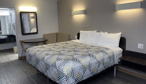 Standard Room, 1 Queen Bed, Non Smoking