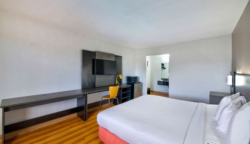 Standard Room, 1 King Bed, Non Smoking