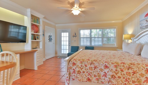 Tortuga Studio Palm Court 2nd Floor (No Elevator, Stairs only)