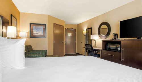 Standard Room, 1 King Bed, Non Smoking, Refrigerator & Microwave