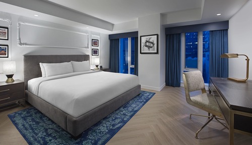 Signature Suite, 1 King Bed with Sofa bed
