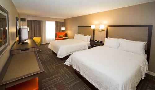 Room, 2 Queen Beds (with Sitting Area)