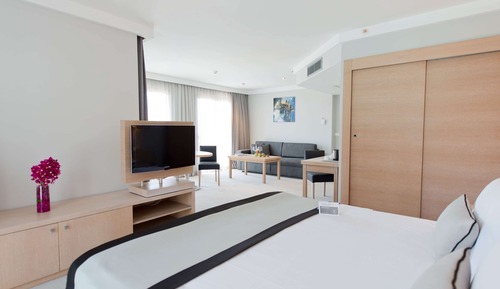 Junior Suite, 1 King Bed, Non Smoking