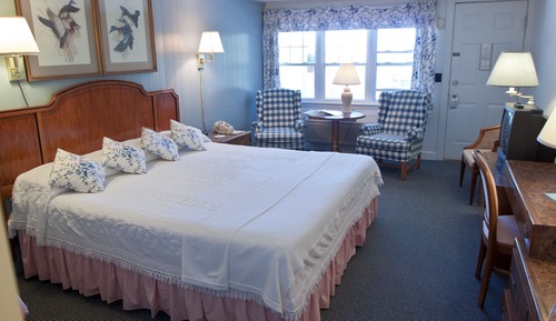 Standard Room, 1 King Bed
