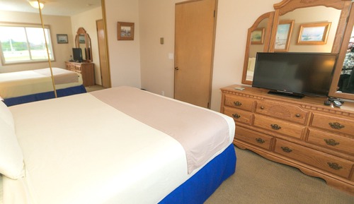 Signature Room, Multiple Beds, Kitchen, Pool View (1 Bedroom Unit- Room 105-No Pets)