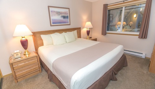 Signature Room, 1 King Bed with Sofa bed, Kitchen, Pool View (1 Bedroom Unit- Room 211-Pet Friendly)